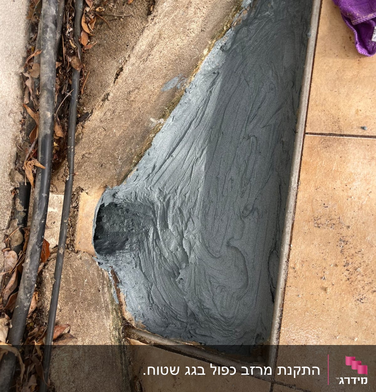 איטום תעלה עם חומר אפור